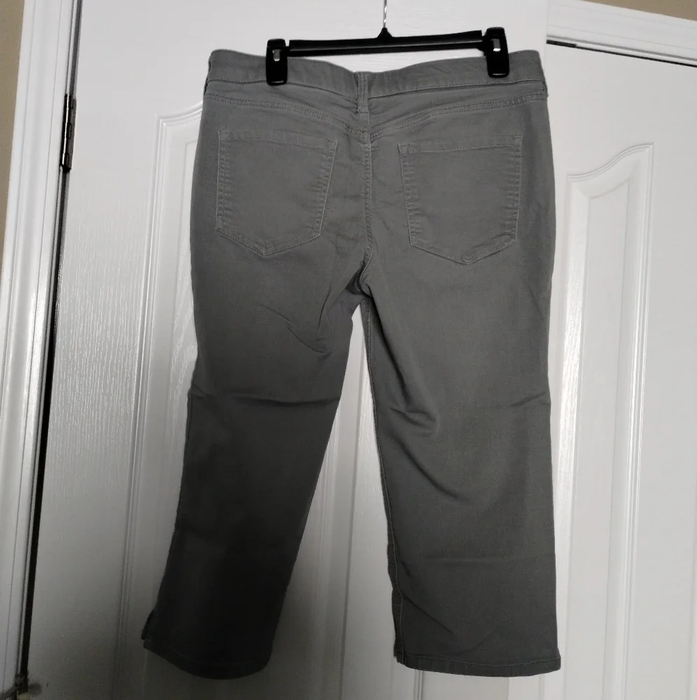 Liz Claiborne Women's Cropped Gray Pants Size 12